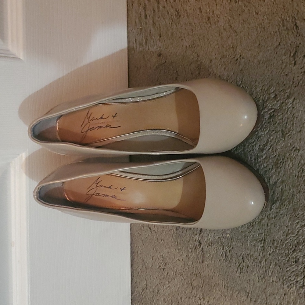 Womens Size 7 Badgley Mischka wedge heels - Picture 2 of 6